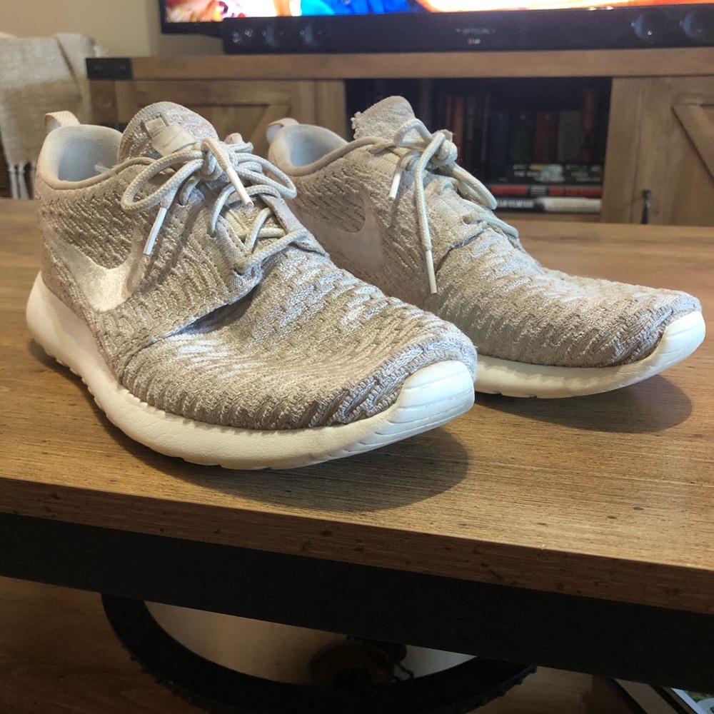 Nike Women’s Flyknit Sneakers (2016) Size 10